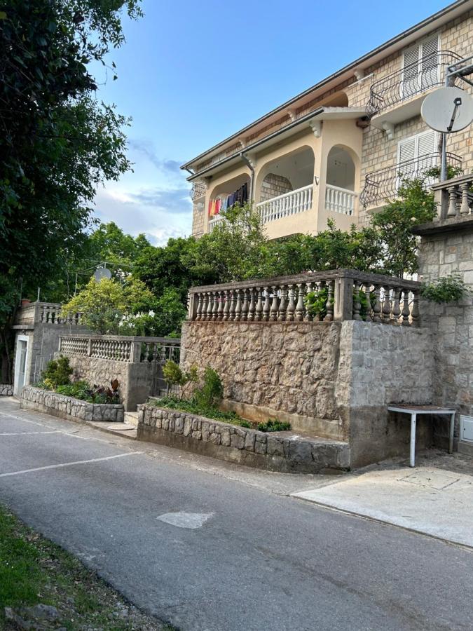 Lazarus Bigova Apartments Τίβατ Εξωτερικό φωτογραφία