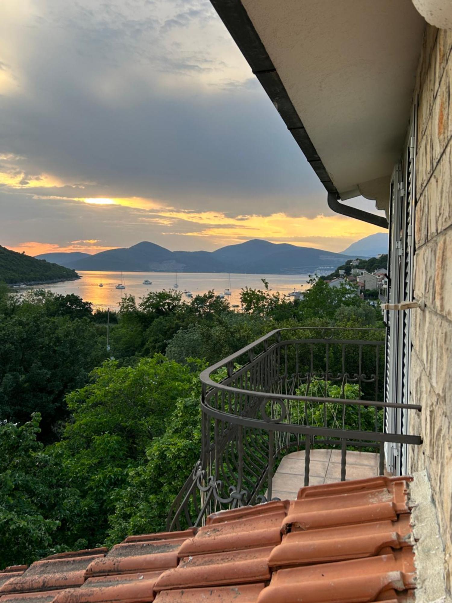 Lazarus Bigova Apartments Τίβατ Εξωτερικό φωτογραφία